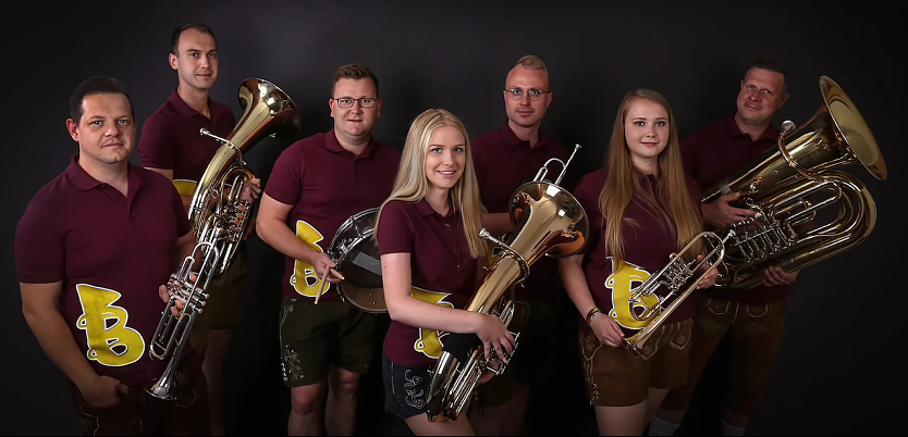Brassvegas spielen beim KirmesOpen in Dingelst&auml;dt auf (Foto: Odette Hartleib)