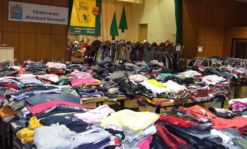 Kindersachenbasar in Neustadt (Foto: F&ouml;rderverein Waldbad Neustadt)