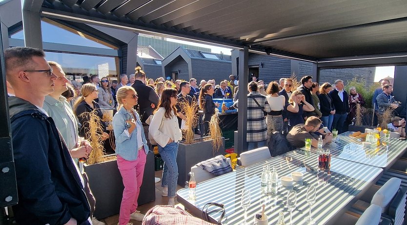 Freunde, Bekannte und Weggef&auml;hrten waren heute gekommen, um zu gratulieren und Danke zu sagen (Foto: nnz)