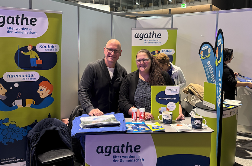 AGATHE-Koordinator Thomas Kohlschreiber und Beraterin Bianca Schr&ouml;der auf der 18. Th&uuml;ringer GesundheitsMesse (Foto: Pressestelle Landratsamt)
