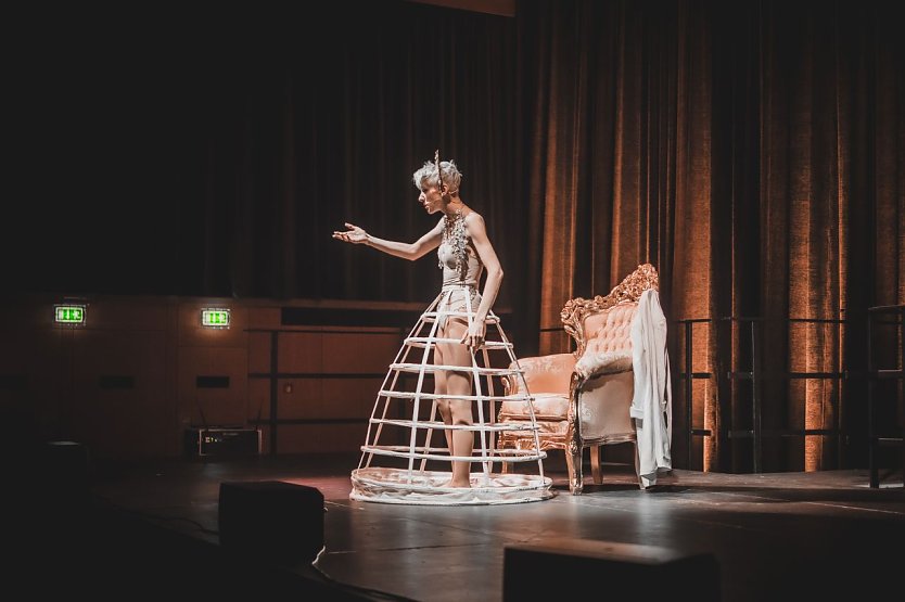 Kabarettistin Luisa Eckhardt in Leinefelde (Foto: Tim Krchov) Kabarettistin Luisa Eckhardt in Leinefelde (Foto: Tim Krchov)