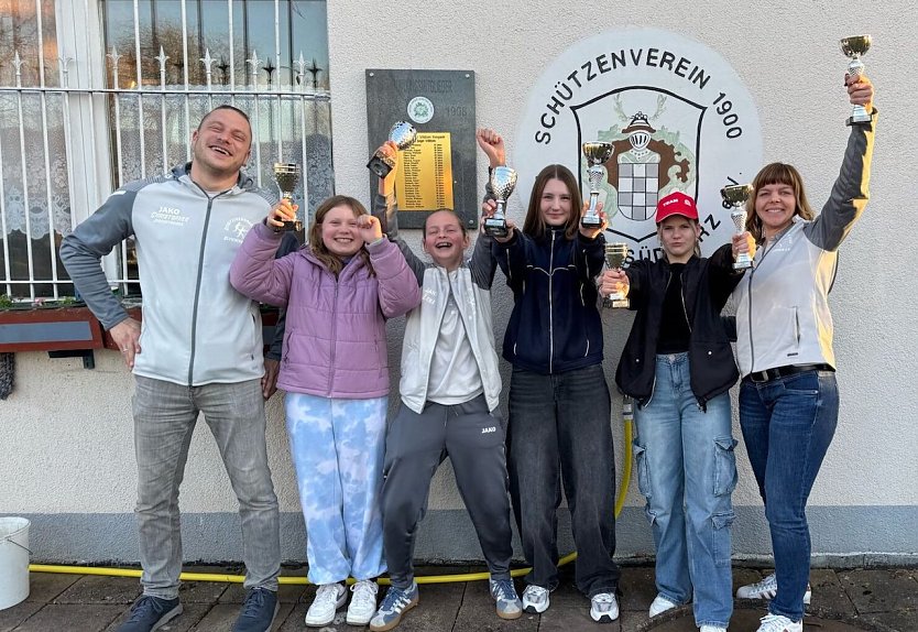 So sehen Sieger aus: die Bleicheröder Schützenjugend (Foto: Schützenkompanie Bleicherode) So sehen Sieger aus: die Bleicheröder Schützenjugend (Foto: Schützenkompanie Bleicherode)