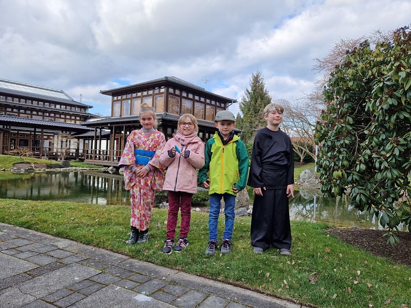 Die bisherigen und neuen Sakura und Samurai des Japanischen Gartens in Bad Langensalza (Foto: Anja Klement)