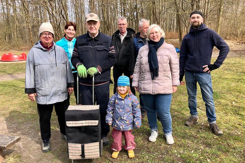 Flei&szlig;ige M&uuml;llsammler in M&uuml;hlhausen (Foto: M.Sch&ouml;nheit)