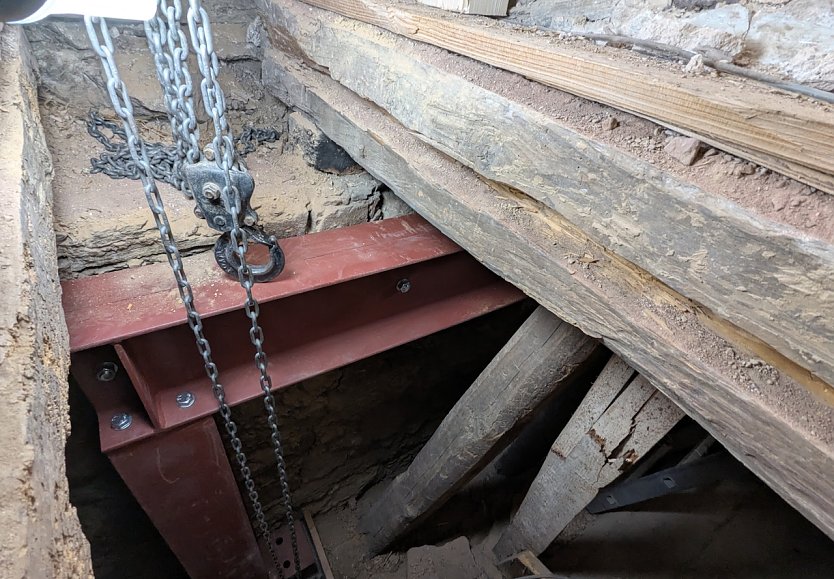 Notsicherung in der Decke über dem Liebhabertheater von Schloss (Foto: STSG, Stephan Göpffarth) Notsicherung in der Decke über dem Liebhabertheater von Schloss (Foto: STSG, Stephan Göpffarth)