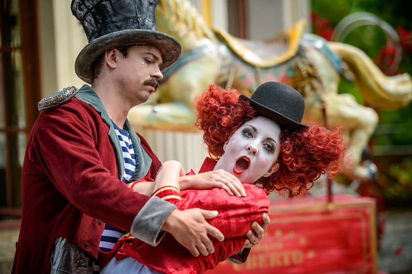 Szene aus "Die Magd als Herrin" (Foto: Theater Nordhausen)