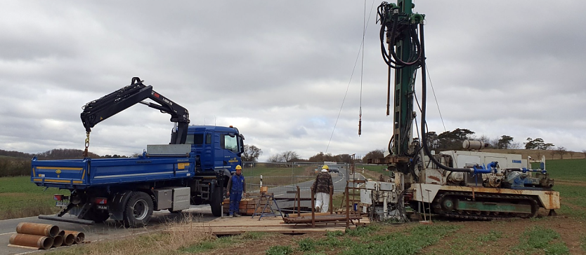 Sondierungsarbeit am Erdfall bei Steigerthal (Foto: Pressestelle Landratsamt) Sondierungsarbeit am Erdfall bei Steigerthal (Foto: Pressestelle Landratsamt)