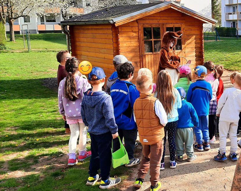 Der Osterhase bei den Kleinen Spürnasen (Foto: Kita Kleine Spürnasen) Der Osterhase bei den Kleinen Spürnasen (Foto: Kita Kleine Spürnasen)