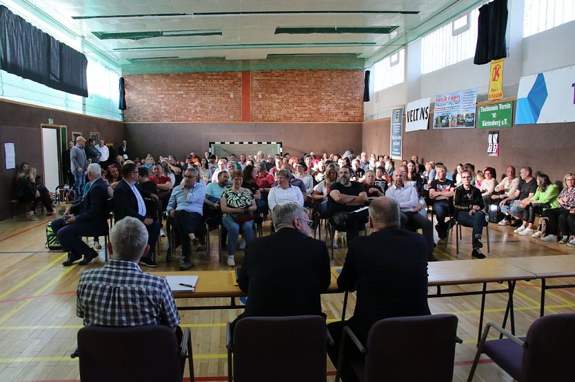 Viele G&auml;ste waren in die Klettenberger Turnhalle gekommen (Foto: agl)
