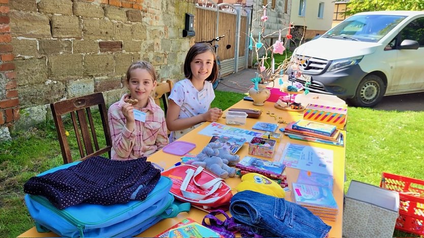 Joulina und Frieda helfen mit (Foto: J. Riechel)