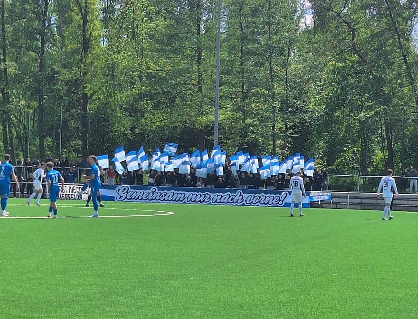 Die Wackerfans wollen wieder nach vorne blicken: der Sieg heute hilft dabei (Foto: H.Reinecke)