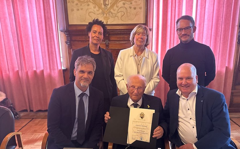 Verleihung der Ehrenb&uuml;rgerw&uuml;rde an Albrecht Weinberg (Foto: &copy;Stadt Leer)