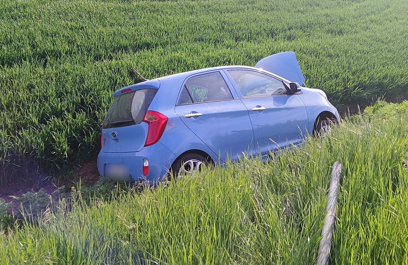 Unfall bei Bad Frankenhausen (Foto: Feuerwehr Bad Frankenhausen/Silvio Dietzel)