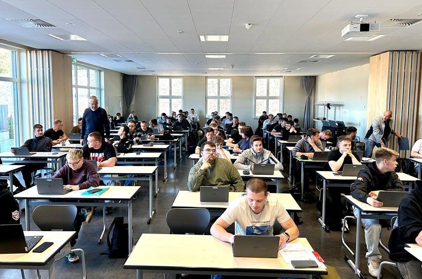 Theoretische Pr&uuml;fung (Foto: A. T&ouml;lle)