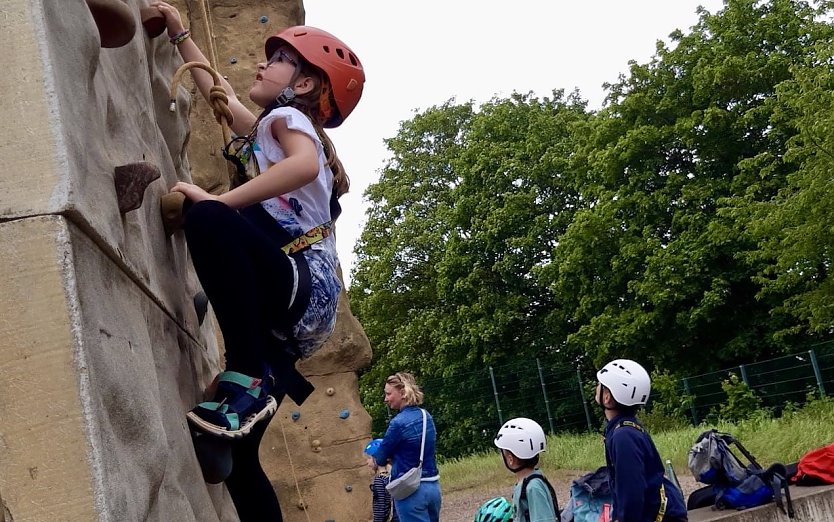 Spa&szlig; am Kletterfelsen (Foto: F.Tuschy)