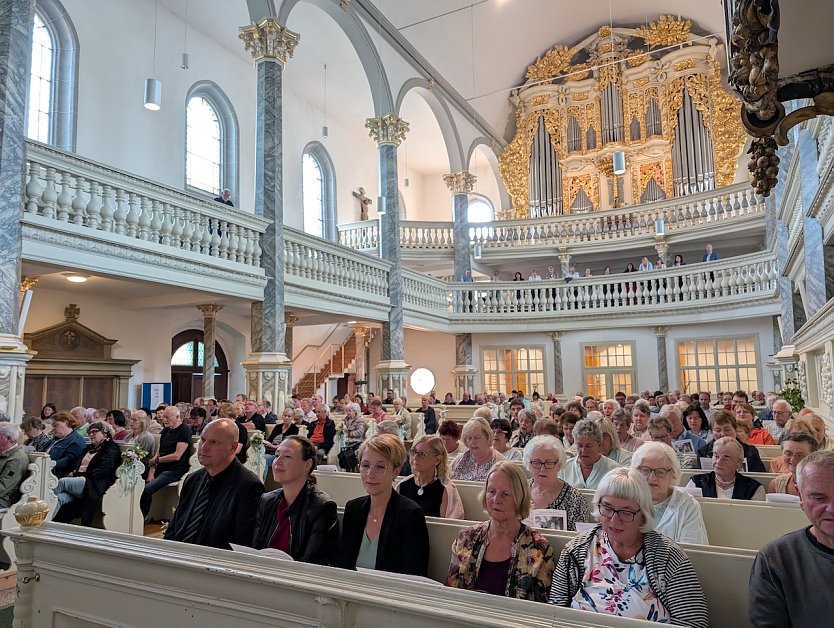 Der &Ouml;kumenische Festgottesdienst war mit &uuml;ber 300 Besuchern sehr gut besucht (Foto: Janine Skara)