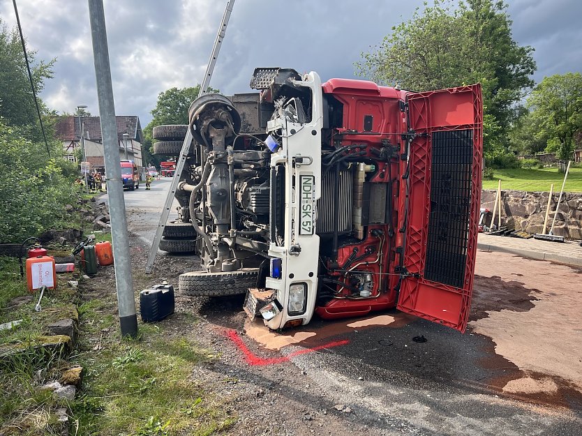 Fahrzeug der Feuerwehr auf dem Weg zum Einsatz verunfallt (Foto: S.Dietzel)