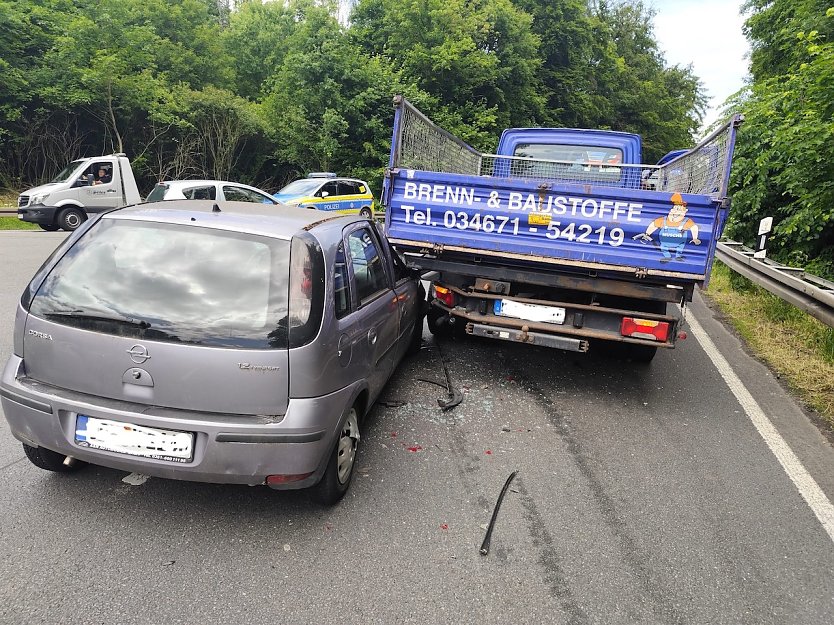 Unfall im Kreuzungsbereich (Foto: Feuerwehr/Silvio Dietzel)