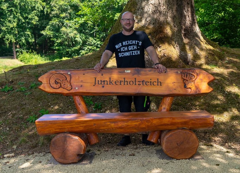 Sebastian K&ouml;nig pr&auml;sentiert seine Bank (Foto: A.Grunwald)