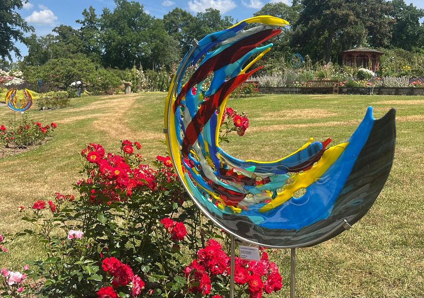 Rose trifft Kunst (Foto: Rosenstadt Sangerhausen GmbH) Rose trifft Kunst (Foto: Rosenstadt Sangerhausen GmbH)