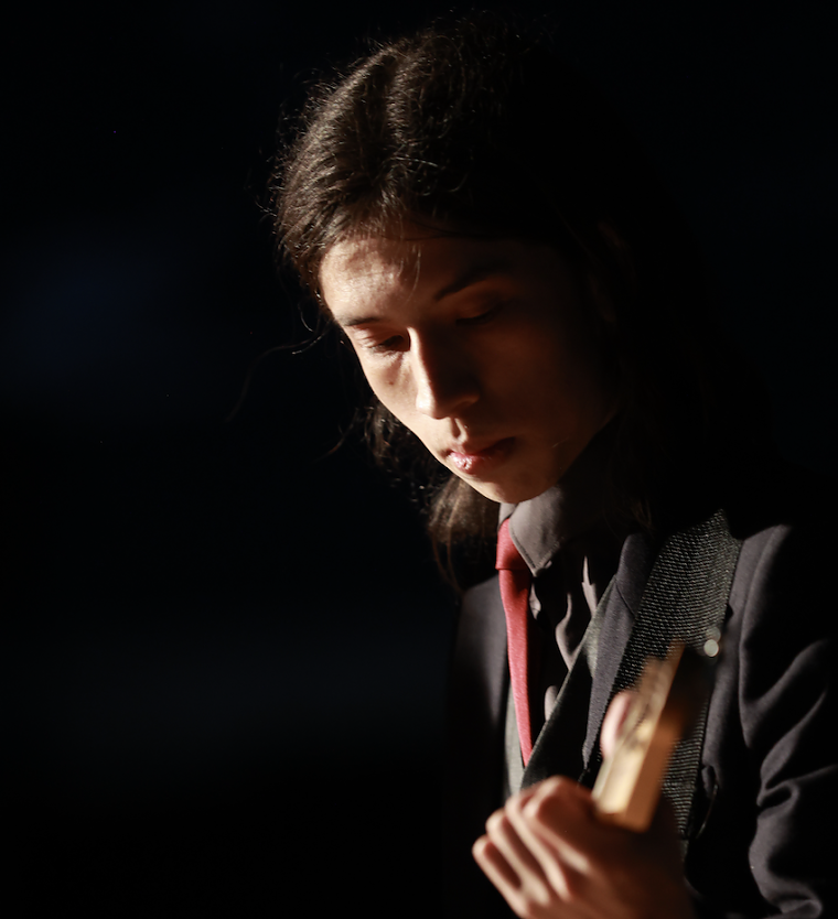Etienne Verschelde studiert am Musikkonervatorium in Paris. Mit seinen Eltern gibt er in Eigenrieden ein Sonntagnachmittagskonzert. (Foto: Didier Verschelde)