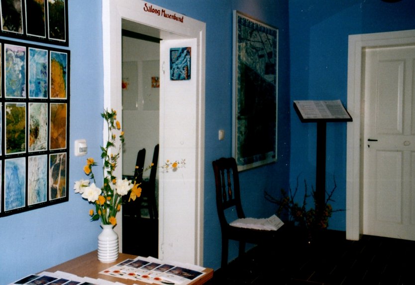 Der Eingangsbereich in die Dichterst&auml;tte, der "blaue Flur" (Foto: Heidelore Kneffel)