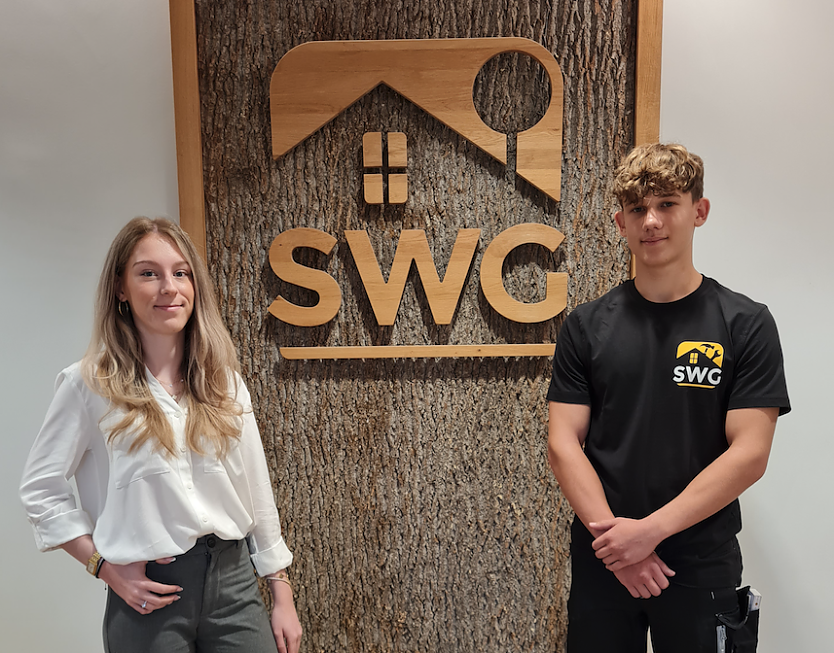 Luisa Josephin Hoyer hat ihre dreij&auml;hrige Ausbildung zur Immobilienkauffrau bei der SWG begonnen. Jonas Tarek Meyer erlernt den Beruf des Anlagenmechanikers f&uuml;r Heizung, Klima und Sanit&auml;r.   (Foto: SWG Nordhausen/S. Schedwill)