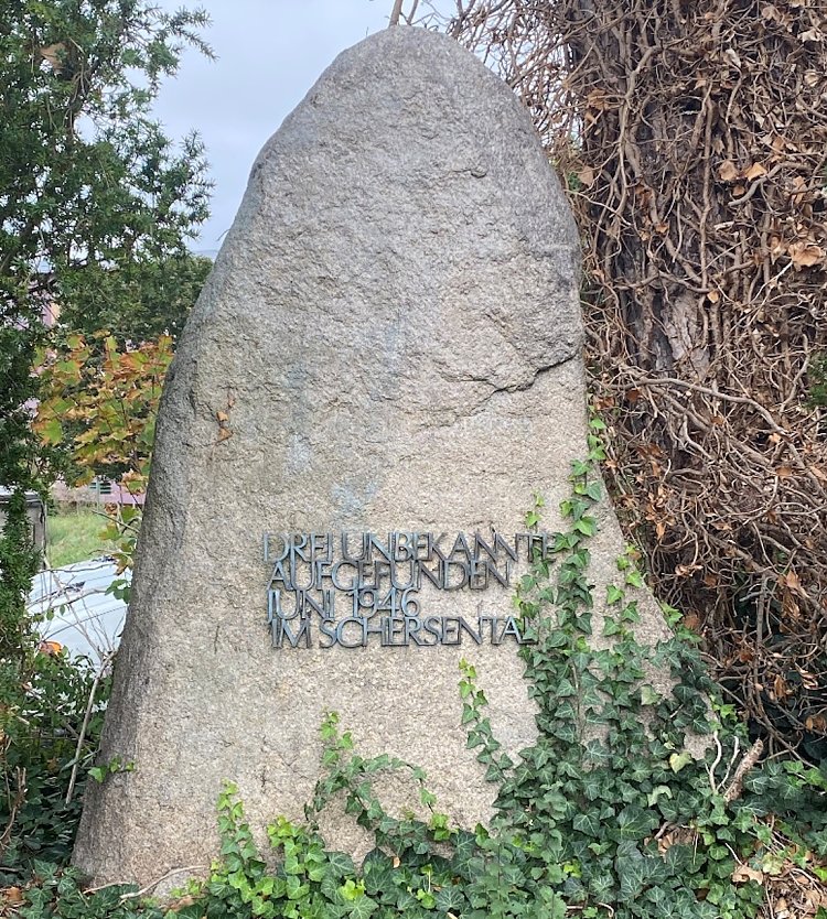 "Der vergessene Stein" (Foto: Wolfgang Lehmann)