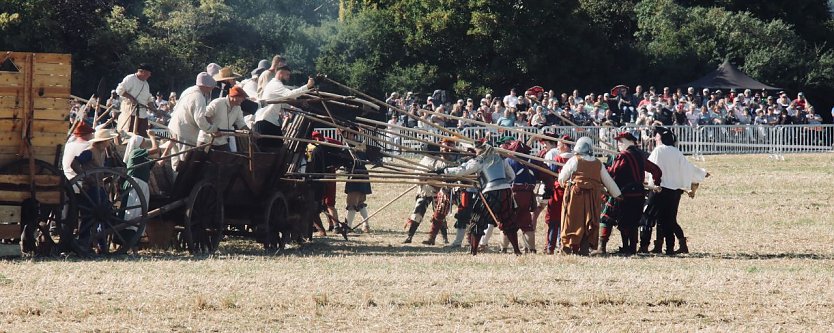 Zum 500. Jubil&auml;um des Bauernkrieges wurde die entscheidende Schlacht bei Bad Frankenhausen am Ort des Geschehens noch einmal nachgestellt (Foto: agl)
