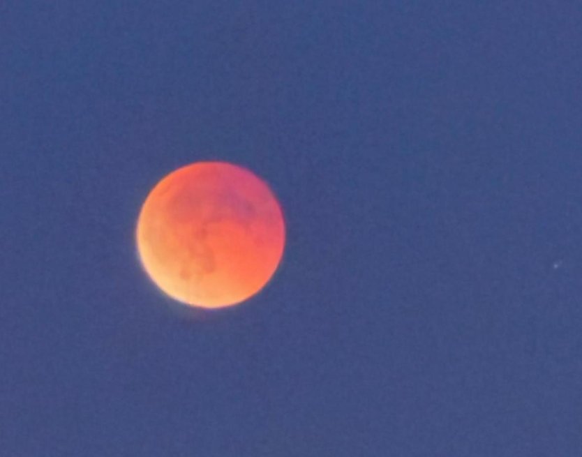 Blutmond &uuml;ber Nordhausen (Foto: Lenya Kurtz)