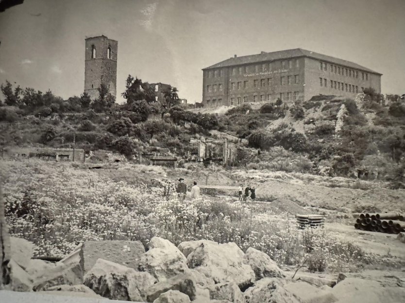 Blick auf die Petersbergschule in der Nachkriegszeit (Foto: Stadt Nordhausen)
