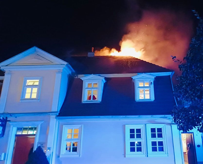 Die Villa Italia gestern Abend um 22.30 Uhr (Foto: Feuerwehr Bad Langensalza )