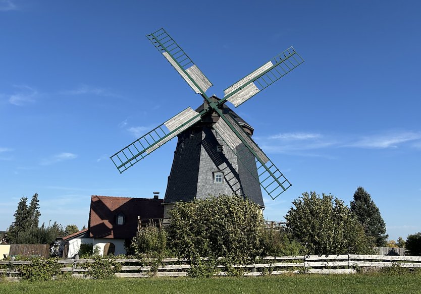 Ruhiges Herbstwetter l&auml;sst die M&uuml;hlen nur gem&auml;chlich mahlen (Foto: oas)