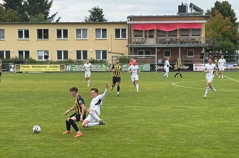 Wichtiger Punkt auf dem Roten H&uuml;gel: Ersatzgeschw&auml;chte Preu&szlig;en trotzen dem Favoriten (Foto: B.Harbauer)