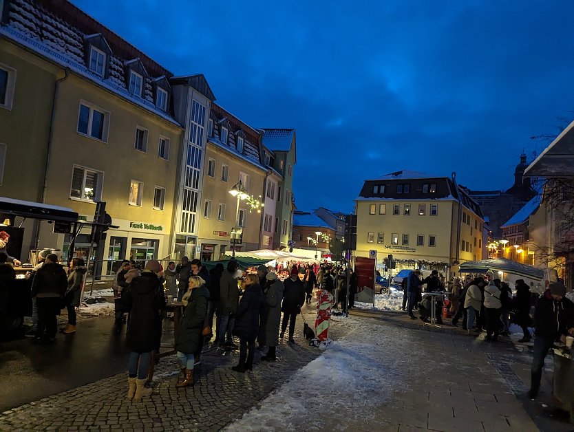 Der Gl&uuml;hweinzauber lockt seit drei Jahren am ersten Advent Besucher zum stimmungsvollen Shoppen in die Sondersh&auml;user Innenstadt (Foto: Janine Skara)