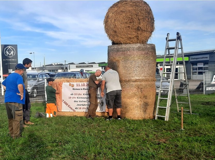 Kirmesvorbereitung in Kleinwerther (Foto: B.Hellrung)