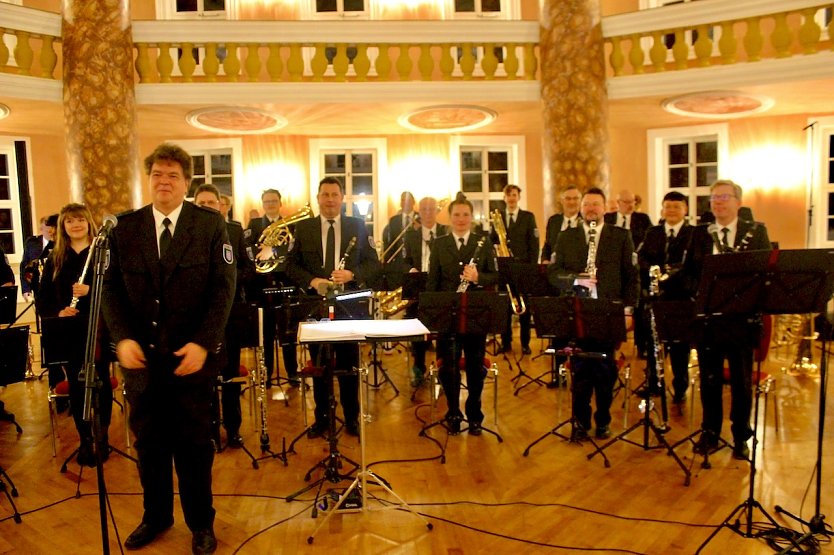 Polizeiorchester Thüringen 3/2025 im Achteckhaus in Sondershausen (Foto: Eva Maria Wiegand) Polizeiorchester Thüringen 3/2025 im Achteckhaus in Sondershausen (Foto: Eva Maria Wiegand)