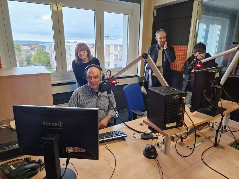 Live auf Sendung zum Geburtstag - am Wochenende konnte man Musikw&uuml;nsche bei Radio ENNO direkt im Studio vorbringen (Foto: agl)