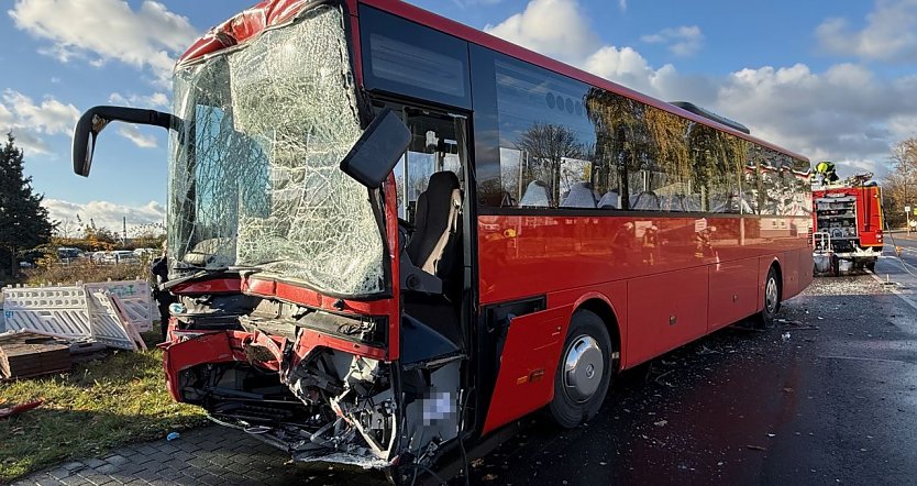 Busunfall in der Freiherr-von-Stein Stra&szlig;e in Nordhausen (Foto: S. Dietzel)