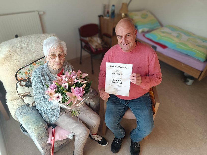 Frau Els&auml;sser an ihrem 105. Geburtstag (Foto: Novalis Diakonie)