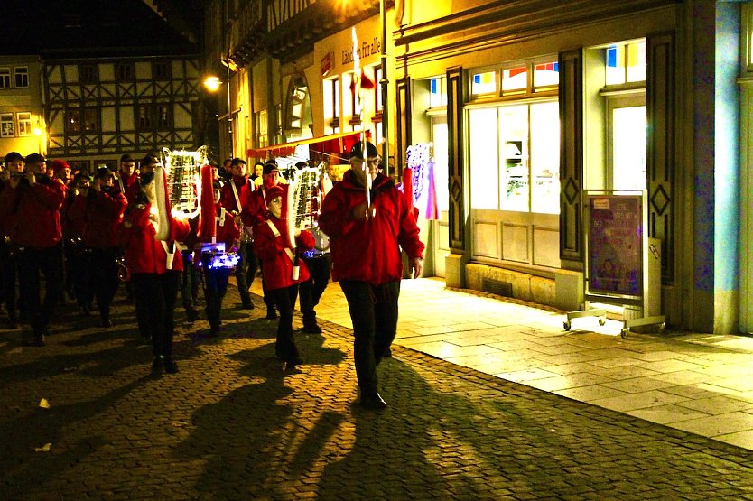Spielmannszug beim Martinsumzug durch Bad Langensalza (Foto: Eva Maria Wiegand) Spielmannszug beim Martinsumzug durch Bad Langensalza (Foto: Eva Maria Wiegand)