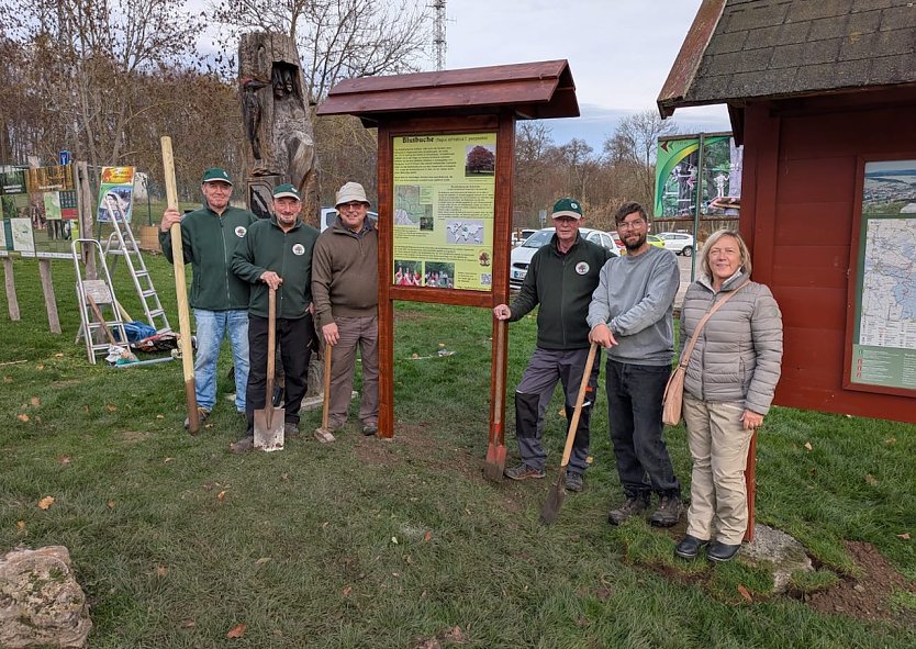 Mitglieder des Kulturwaltvereins am Possen (Foto: Uwe Lumm)