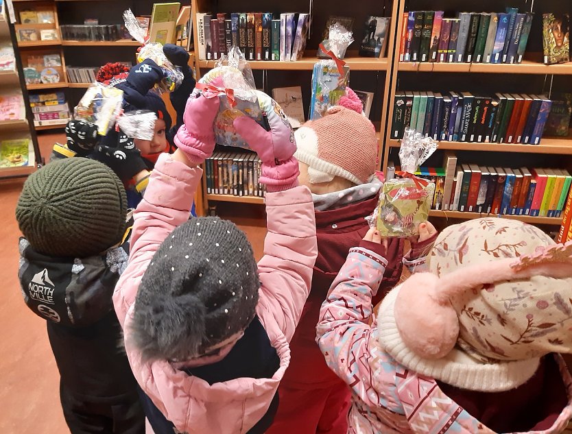 Katzengruppe in Worbis (Foto: R.Weißbach) Katzengruppe in Worbis (Foto: R.Weißbach)