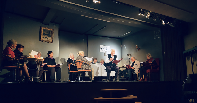"Mein Faust" - das neue St&uuml;ck der Silberdisteln feierte gestern auf der Studiob&uuml;hne der pro vita Akademie Premiere (Foto: agl)