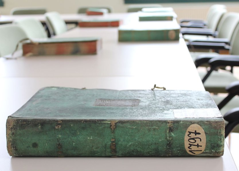 Folierung im Stadtarchiv (Foto: Stadt M&uuml;hlhausen)