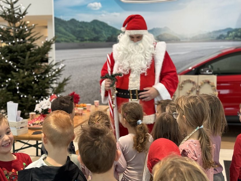 Auch der Weihnachtsmann war dabei (Foto: AHP)