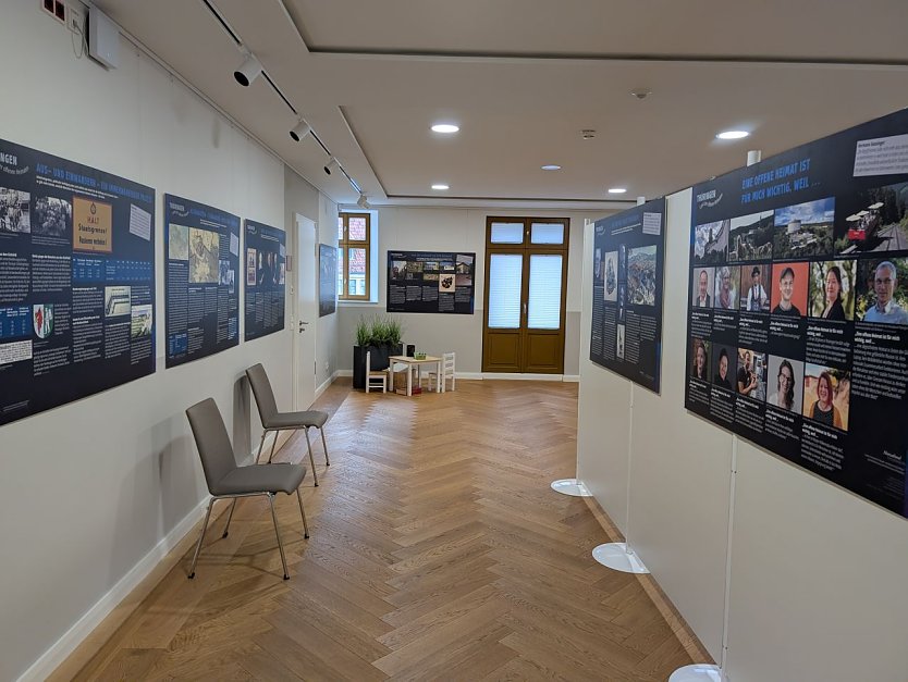 Ausstellung im Rathausfoyer (Foto: Janine Skara)