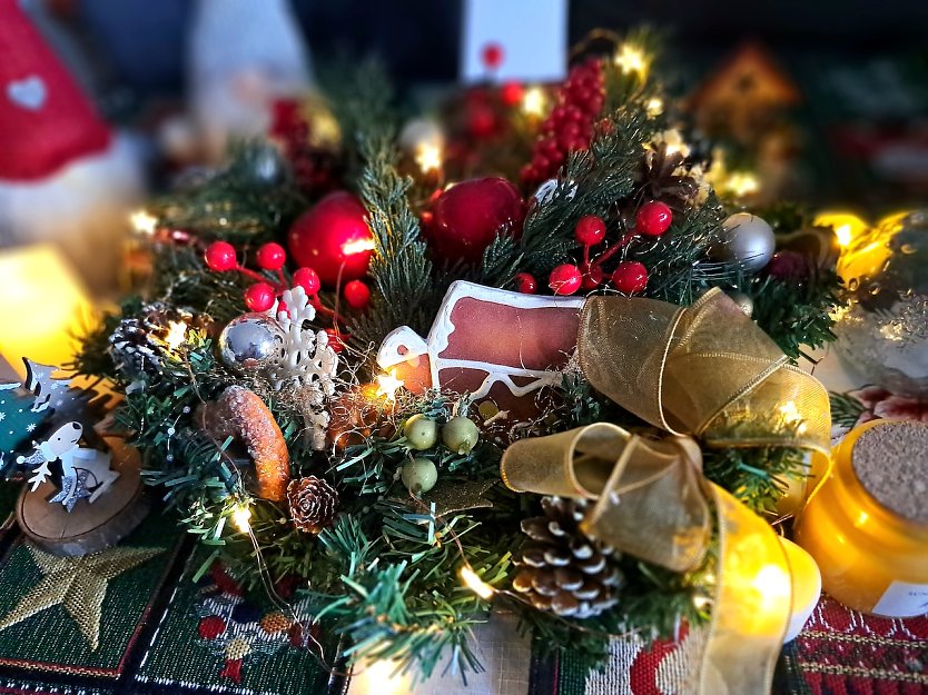 Momentaufnahme aus Nordhausen - Weihnachtsgesteck (Foto: Tina St. Schirmer) Momentaufnahme aus Nordhausen - Weihnachtsgesteck (Foto: Tina St. Schirmer)