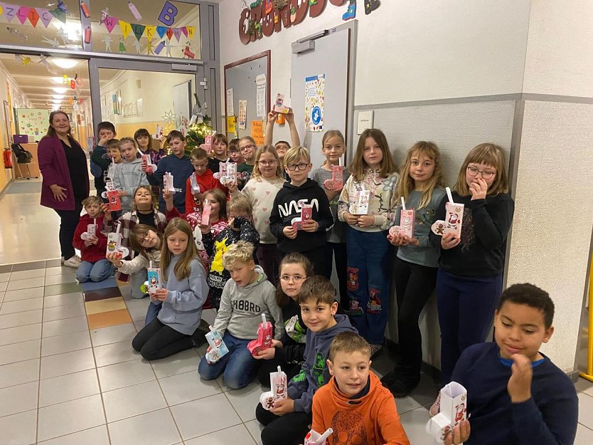 Nikolausstiefel-Aktion sorgt f&uuml;r l&auml;chelnde Schulkinder (Foto: Julia Theuerkauf)