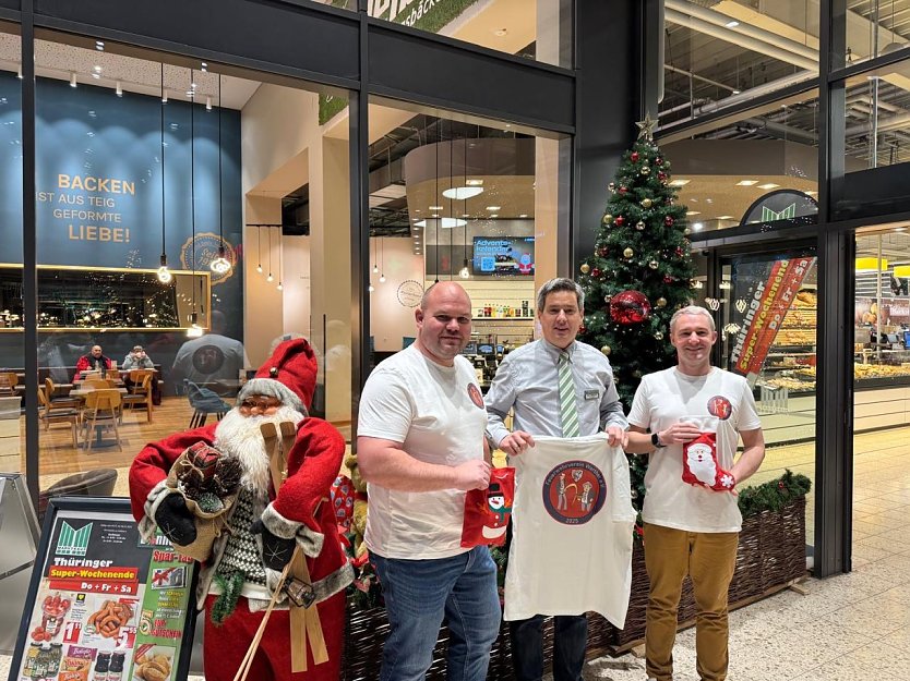 Ein gro&szlig;er Dank an Marktkauf Nordhausen und Herrn Hilbrecht f&uuml;r die gro&szlig;z&uuml;gige Spende der Nikolaussocken und Unterst&uuml;tzung unserer Nikolausaktion (Foto: Feuerwehrverein Werther)